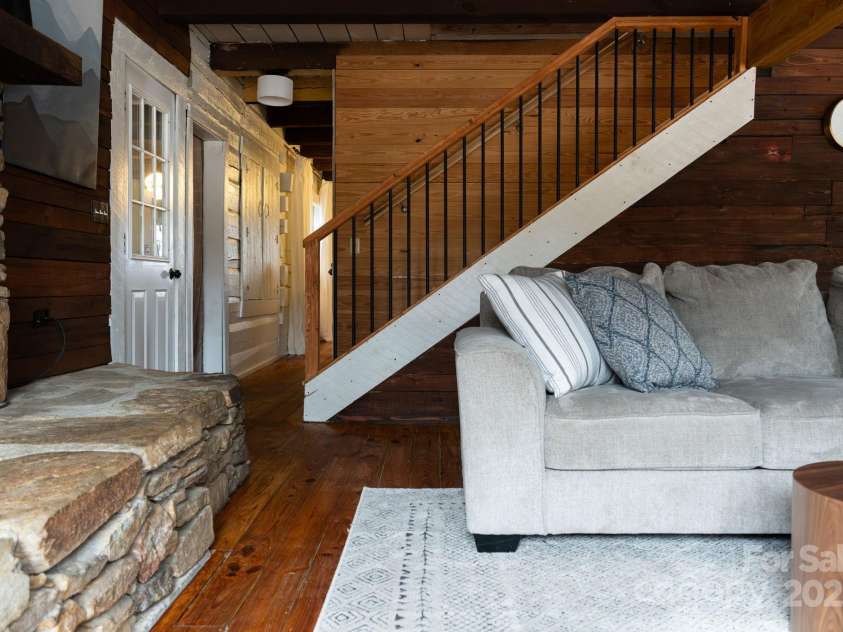 39 Finch Lane, Zirconia, NC 28790.  MLS# CAR4287391, YatesRealty ID 32603. 