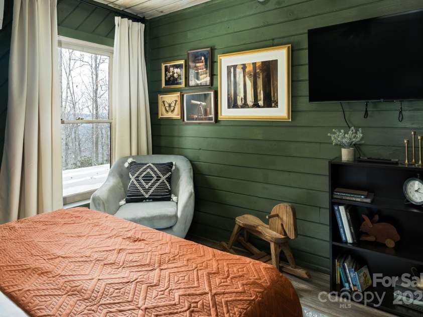 39 Finch Lane, Zirconia, NC 28790.  MLS# CAR4287391, YatesRealty ID 32603. 