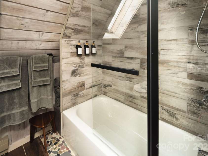 39 Finch Lane, Zirconia, NC 28790.  MLS# CAR4287391, YatesRealty ID 32603. 
