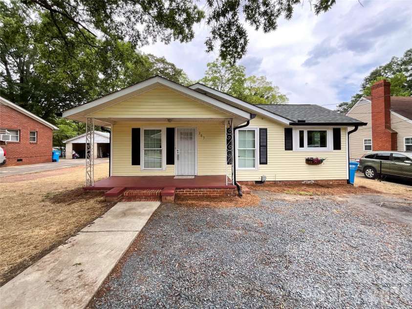 307 Leonard Avenue, Albemarle, NC 28001.  MLS# CAR4394621, YatesRealty ID 32605. 