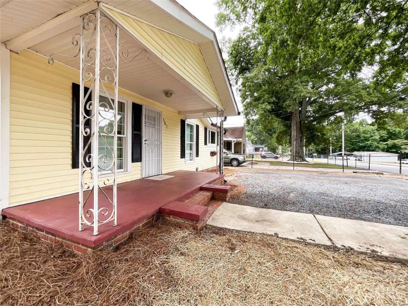 307 Leonard Avenue, Albemarle, NC 28001.  MLS# CAR4394621, YatesRealty ID 32605. 