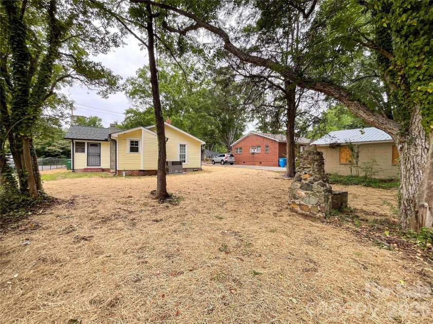 307 Leonard Avenue, Albemarle, NC 28001.  MLS# CAR4394621, YatesRealty ID 32605. 