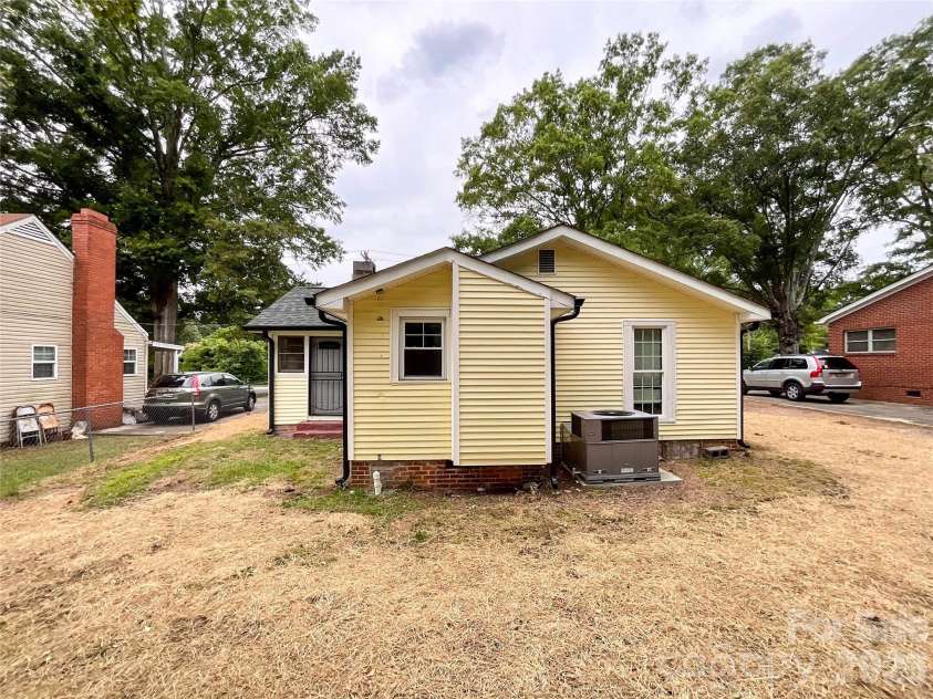 307 Leonard Avenue, Albemarle, NC 28001.  MLS# CAR4394621, YatesRealty ID 32605. 