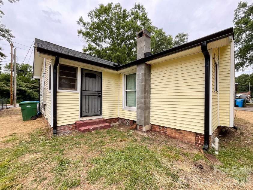 307 Leonard Avenue, Albemarle, NC 28001.  MLS# CAR4394621, YatesRealty ID 32605. 