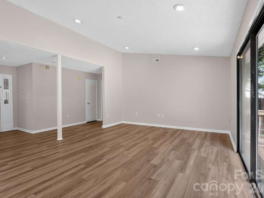 7812 Surreywood Place, Charlotte, NC 28270.  MLS# CAR4393733, YatesRealty ID 32606. 