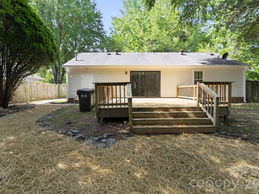 7812 Surreywood Place, Charlotte, NC 28270.  MLS# CAR4393733, YatesRealty ID 32606. 