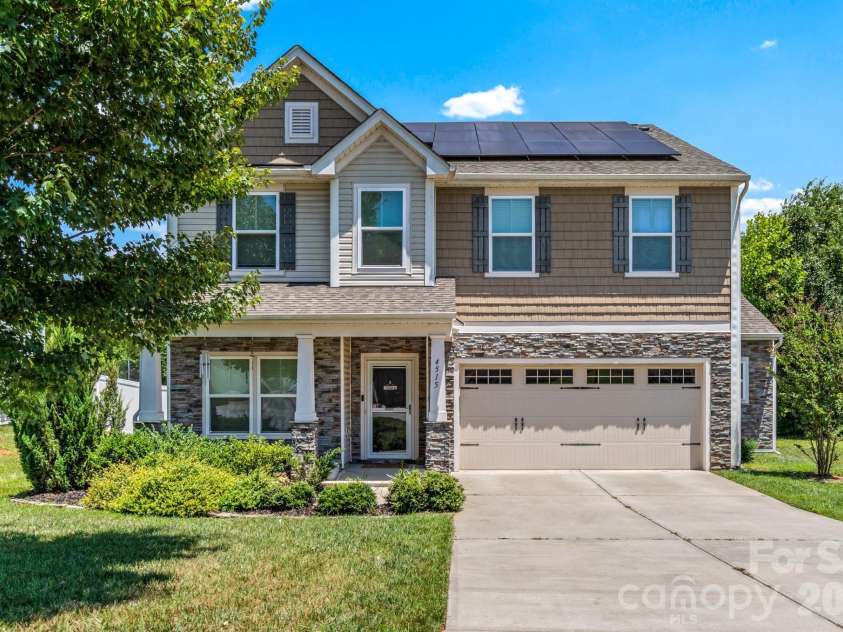 4515 Wedge Drive, Pfafftown, NC 27040.  MLS# CAR4397377, YatesRealty ID 32607. 