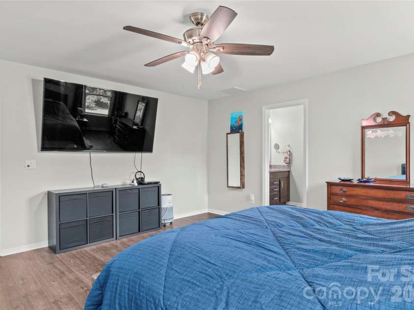 4515 Wedge Drive, Pfafftown, NC 27040.  MLS# CAR4397377, YatesRealty ID 32607. 
