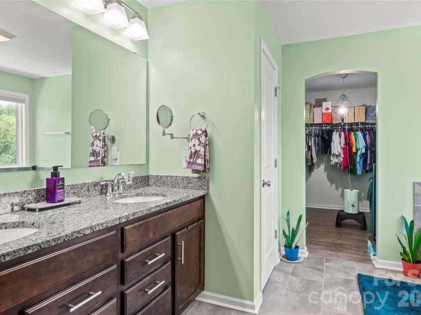 4515 Wedge Drive, Pfafftown, NC 27040.  MLS# CAR4397377, YatesRealty ID 32607. 