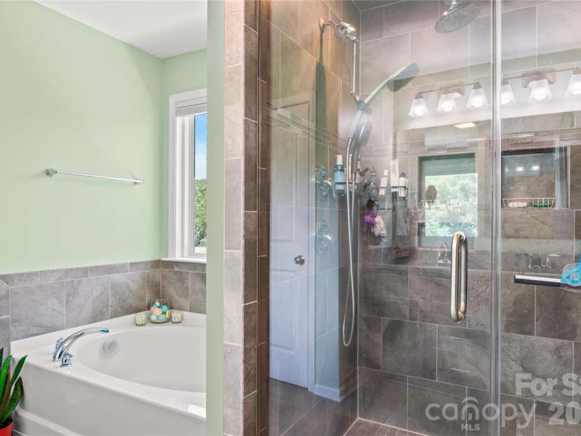 4515 Wedge Drive, Pfafftown, NC 27040.  MLS# CAR4397377, YatesRealty ID 32607. 