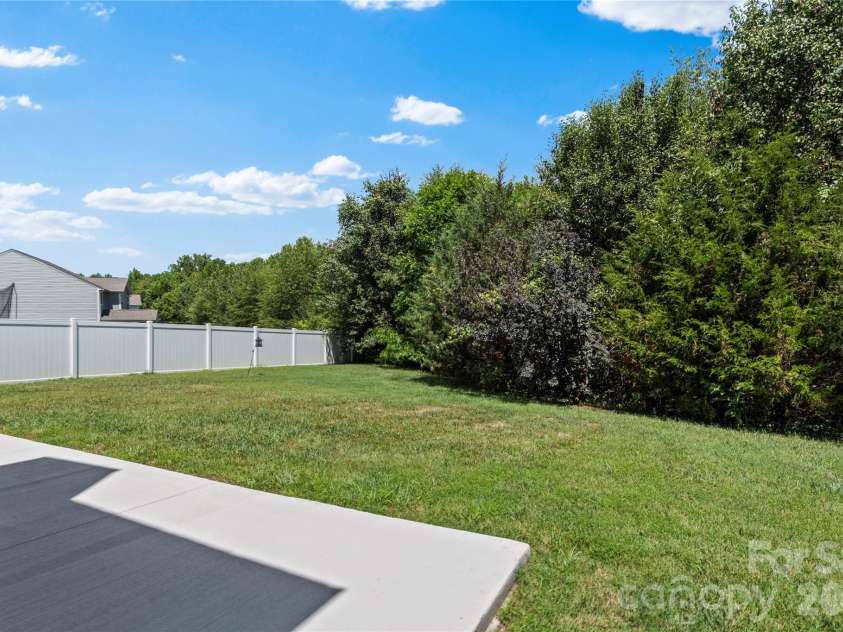 4515 Wedge Drive, Pfafftown, NC 27040.  MLS# CAR4397377, YatesRealty ID 32607. 