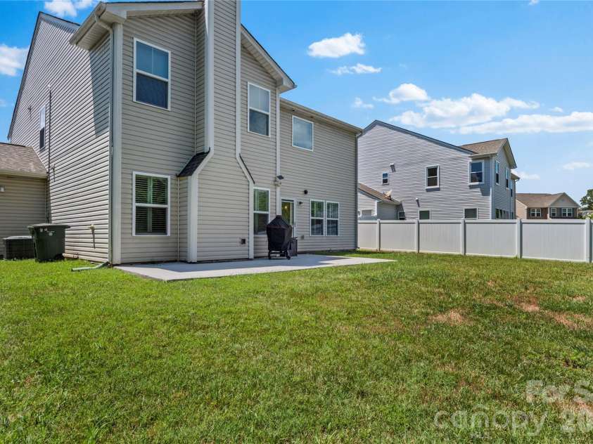 4515 Wedge Drive, Pfafftown, NC 27040.  MLS# CAR4397377, YatesRealty ID 32607. 