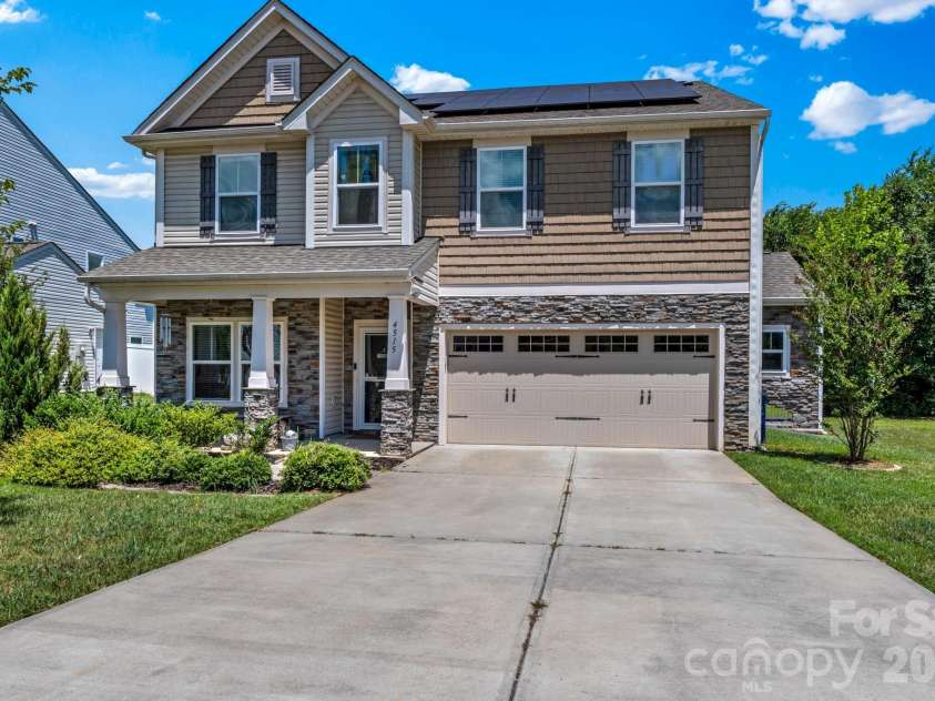 4515 Wedge Drive, Pfafftown, NC 27040.  MLS# CAR4397377, YatesRealty ID 32607. 