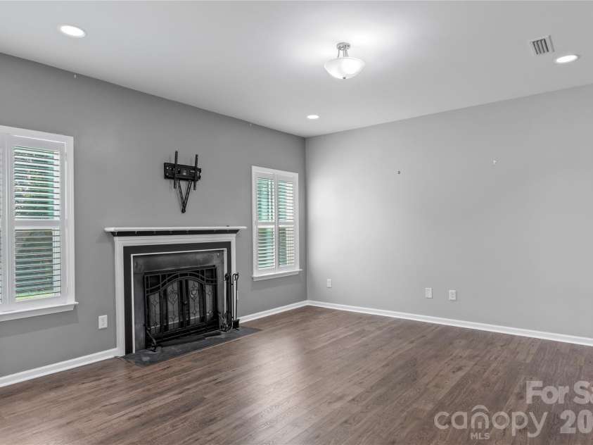 4515 Wedge Drive, Pfafftown, NC 27040.  MLS# CAR4397377, YatesRealty ID 32607. 