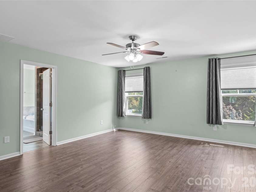 4515 Wedge Drive, Pfafftown, NC 27040.  MLS# CAR4397377, YatesRealty ID 32607. 
