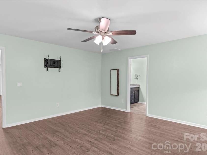 4515 Wedge Drive, Pfafftown, NC 27040.  MLS# CAR4397377, YatesRealty ID 32607. 