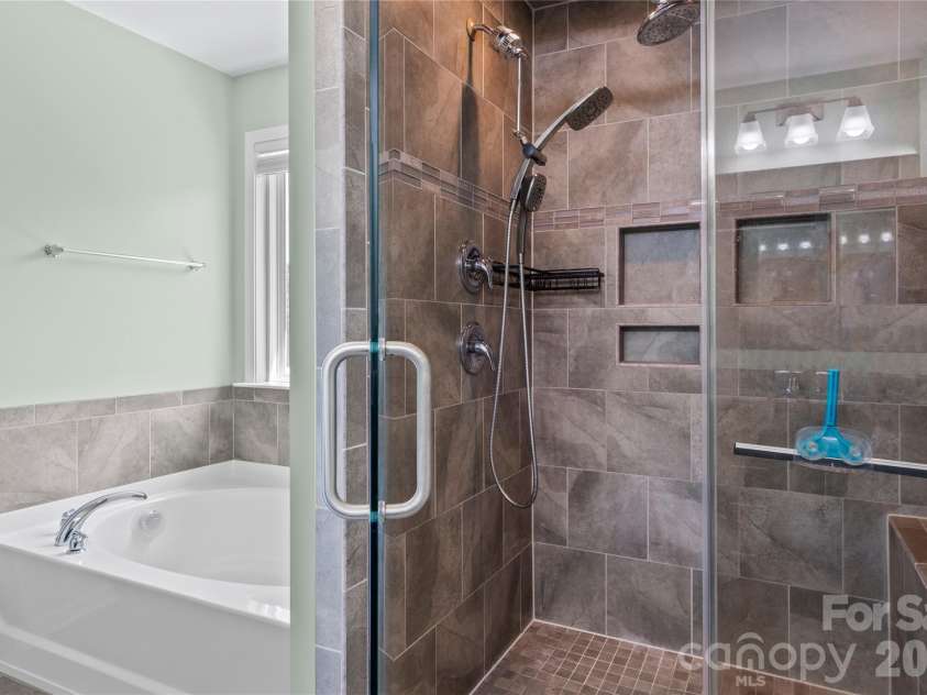 4515 Wedge Drive, Pfafftown, NC 27040.  MLS# CAR4397377, YatesRealty ID 32607. 
