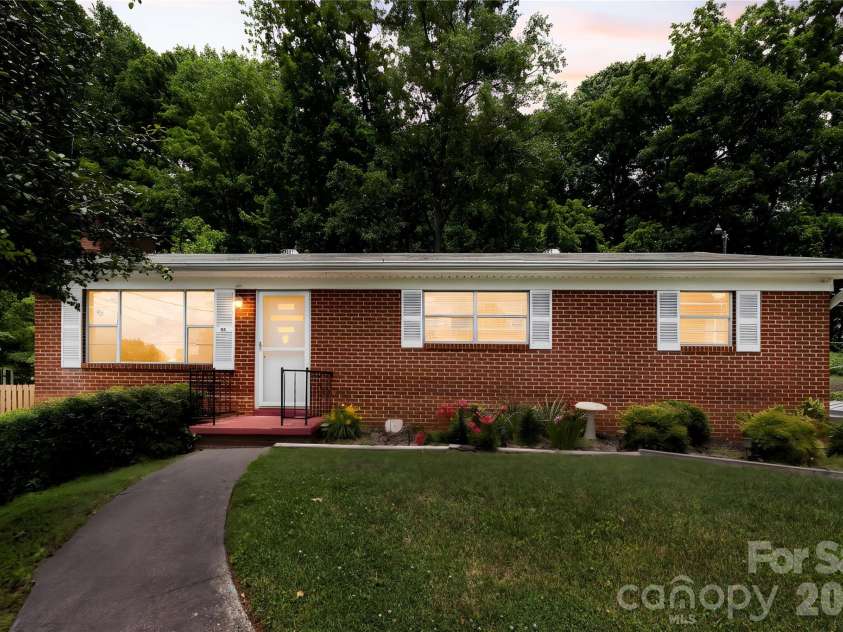 309 Oak Hill Road, Candler, NC 28715.  MLS# CAR4397401, YatesRealty ID 32608. 