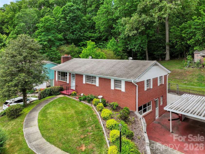 309 Oak Hill Road, Candler, NC 28715.  MLS# CAR4397401, YatesRealty ID 32608. 
