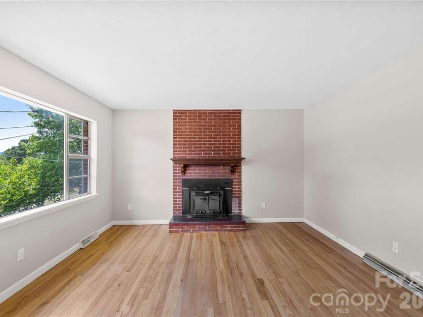 309 Oak Hill Road, Candler, NC 28715.  MLS# CAR4397401, YatesRealty ID 32608. 