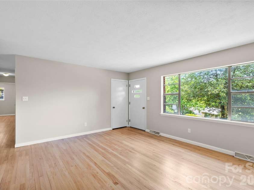309 Oak Hill Road, Candler, NC 28715.  MLS# CAR4397401, YatesRealty ID 32608. 