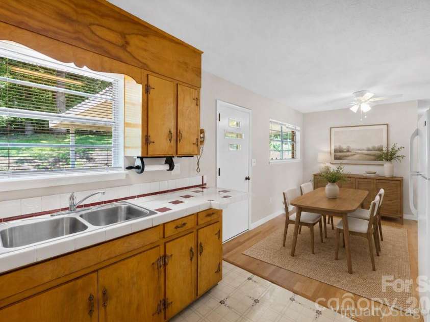 309 Oak Hill Road, Candler, NC 28715.  MLS# CAR4397401, YatesRealty ID 32608. 