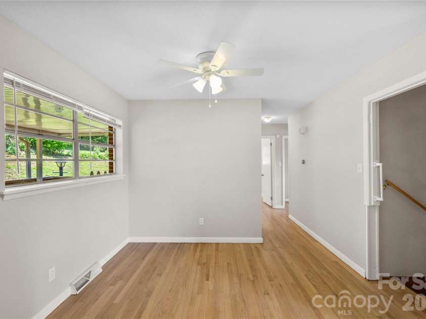 309 Oak Hill Road, Candler, NC 28715.  MLS# CAR4397401, YatesRealty ID 32608. 