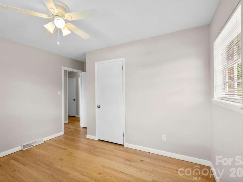 309 Oak Hill Road, Candler, NC 28715.  MLS# CAR4397401, YatesRealty ID 32608. 