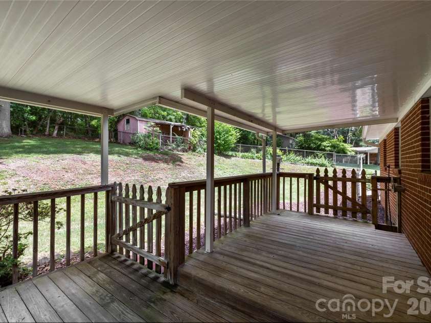 309 Oak Hill Road, Candler, NC 28715.  MLS# CAR4397401, YatesRealty ID 32608. 