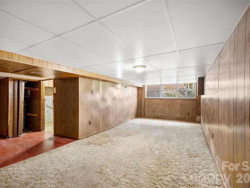 309 Oak Hill Road, Candler, NC 28715.  MLS# CAR4397401, YatesRealty ID 32608. 