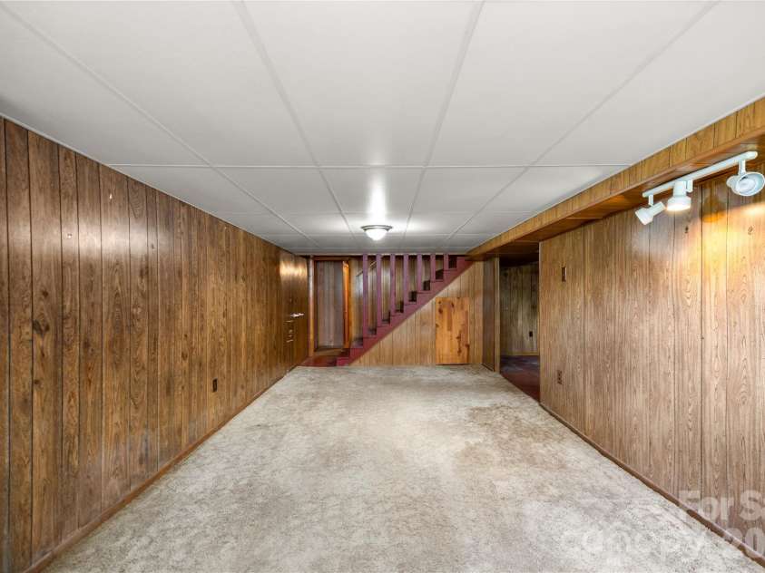 309 Oak Hill Road, Candler, NC 28715.  MLS# CAR4397401, YatesRealty ID 32608. 