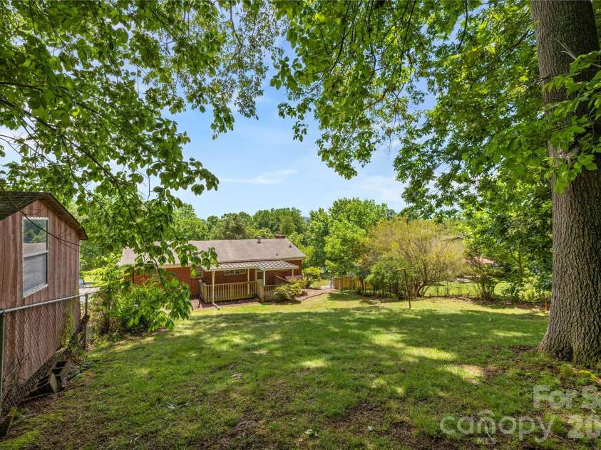 309 Oak Hill Road, Candler, NC 28715.  MLS# CAR4397401, YatesRealty ID 32608. 