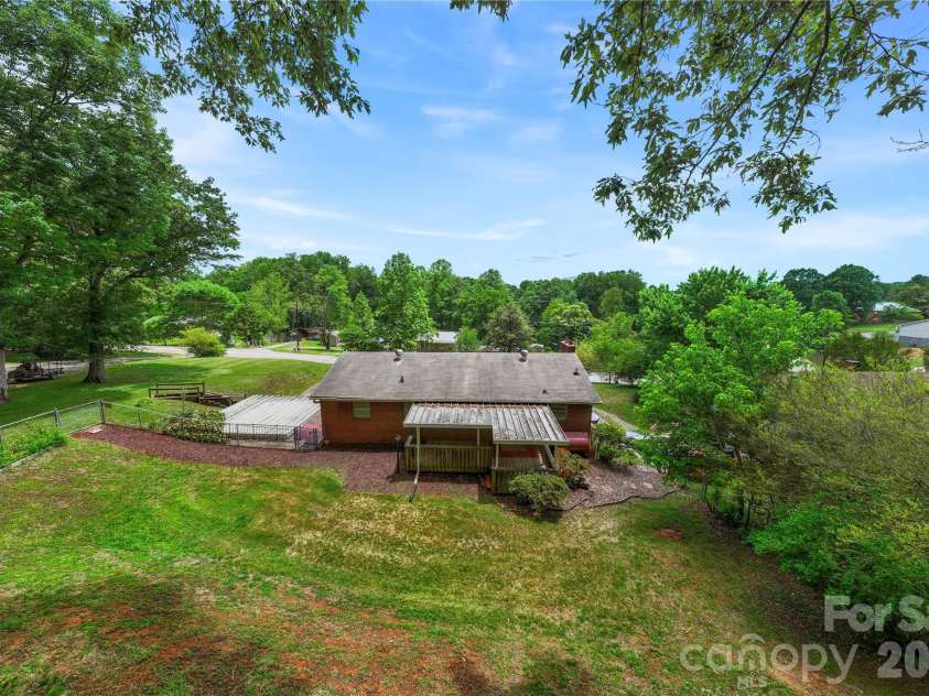 309 Oak Hill Road, Candler, NC 28715.  MLS# CAR4397401, YatesRealty ID 32608. 