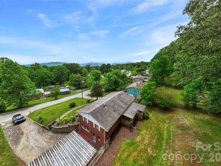 309 Oak Hill Road, Candler, NC 28715.  MLS# CAR4397401, YatesRealty ID 32608. 