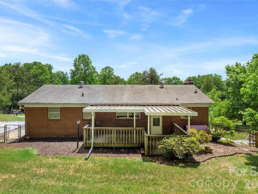 309 Oak Hill Road, Candler, NC 28715.  MLS# CAR4397401, YatesRealty ID 32608. 