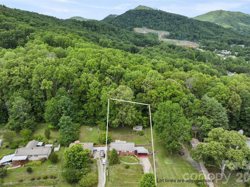 309 Oak Hill Road, Candler, NC 28715.  MLS# CAR4397401, YatesRealty ID 32608. 