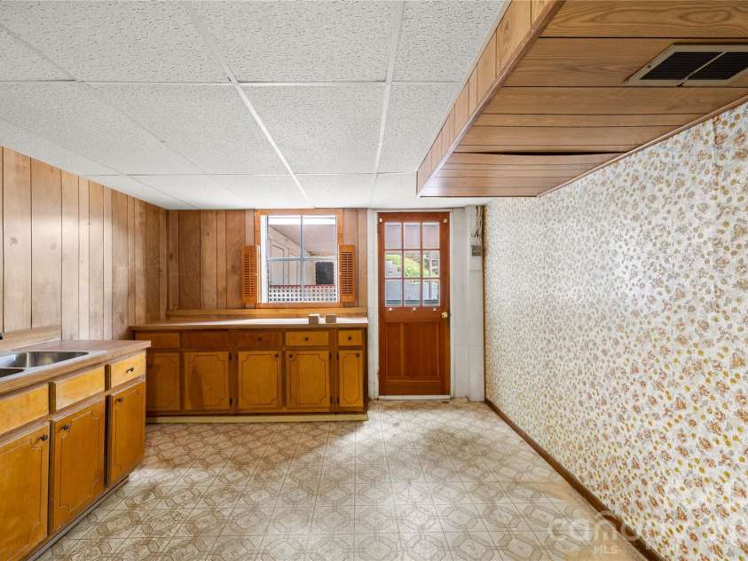 309 Oak Hill Road, Candler, NC 28715.  MLS# CAR4397401, YatesRealty ID 32608. Wetbar in basement