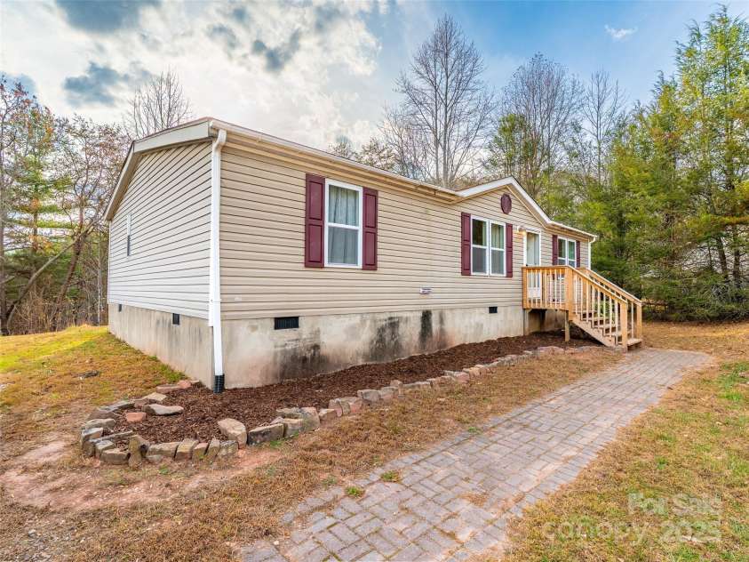 46 Misty Ridge Lane, Leicester, NC 28748.  MLS# CAR4323129, YatesRealty ID 3261. 