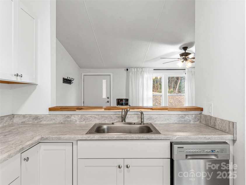 46 Misty Ridge Lane, Leicester, NC 28748.  MLS# CAR4323129, YatesRealty ID 3261. 