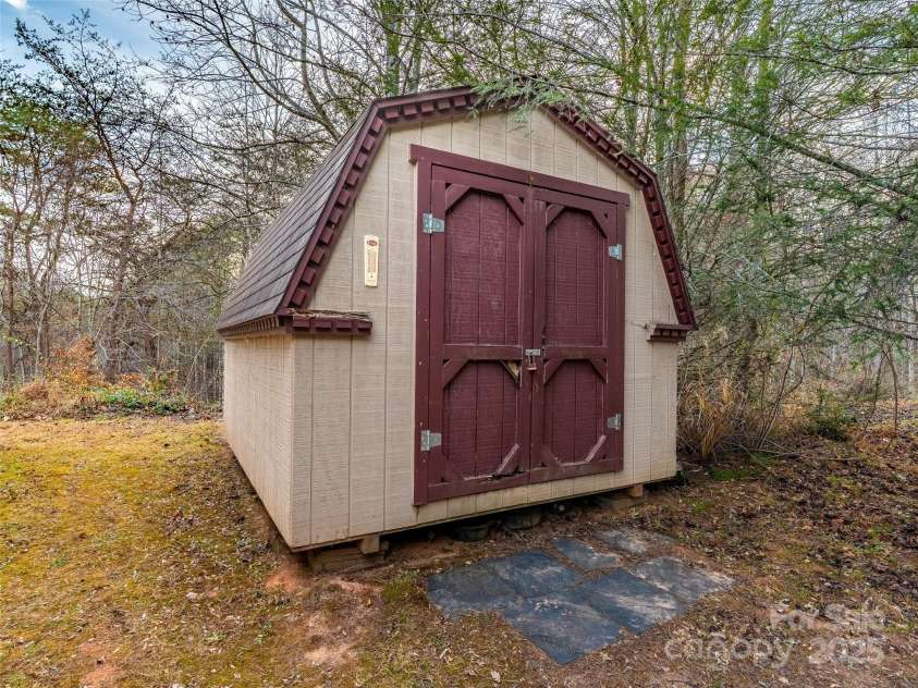 46 Misty Ridge Lane, Leicester, NC 28748.  MLS# CAR4323129, YatesRealty ID 3261. 