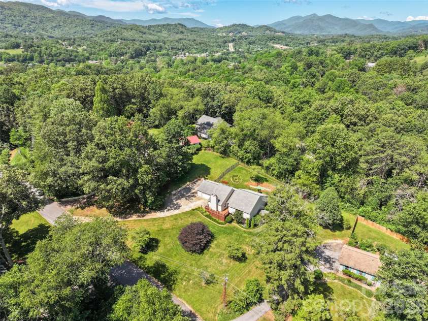 519 Nellie John Drive, Clyde, NC 28721.  MLS# CAR4395916, YatesRealty ID 32610. 