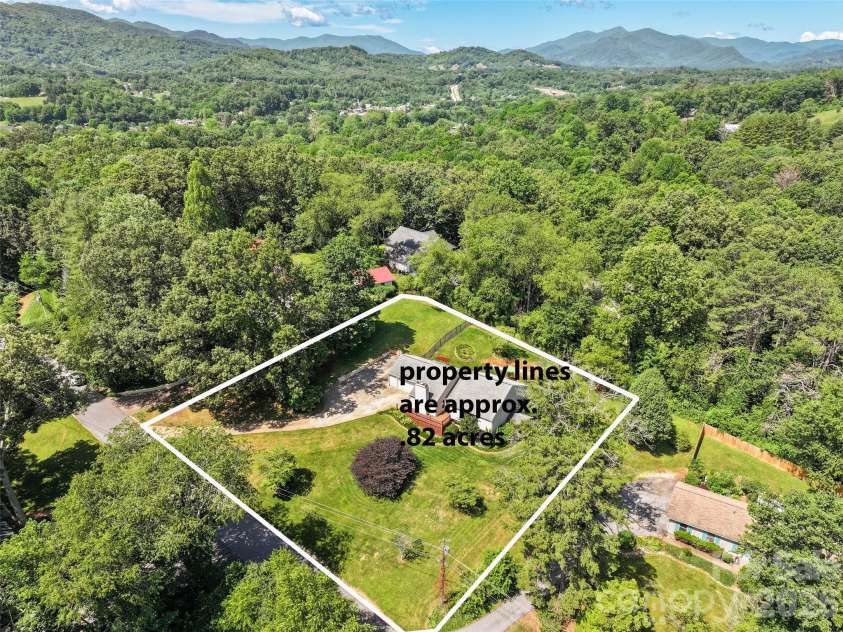 519 Nellie John Drive, Clyde, NC 28721.  MLS# CAR4395916, YatesRealty ID 32610. 