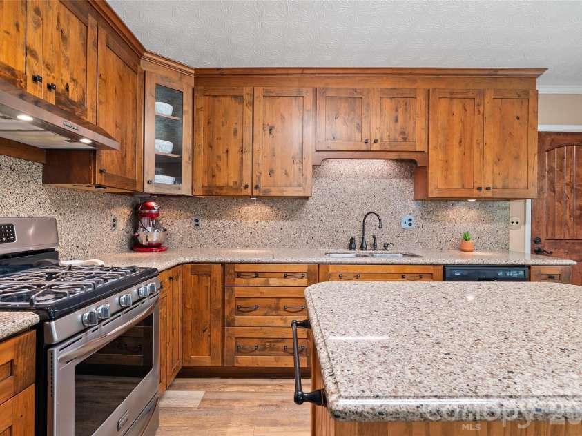 519 Nellie John Drive, Clyde, NC 28721.  MLS# CAR4395916, YatesRealty ID 32610. 