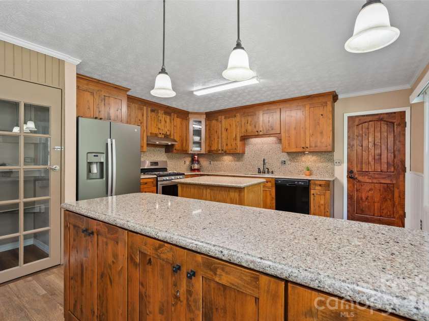 519 Nellie John Drive, Clyde, NC 28721.  MLS# CAR4395916, YatesRealty ID 32610. 