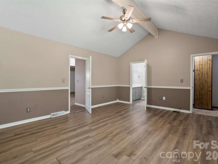 519 Nellie John Drive, Clyde, NC 28721.  MLS# CAR4395916, YatesRealty ID 32610. 