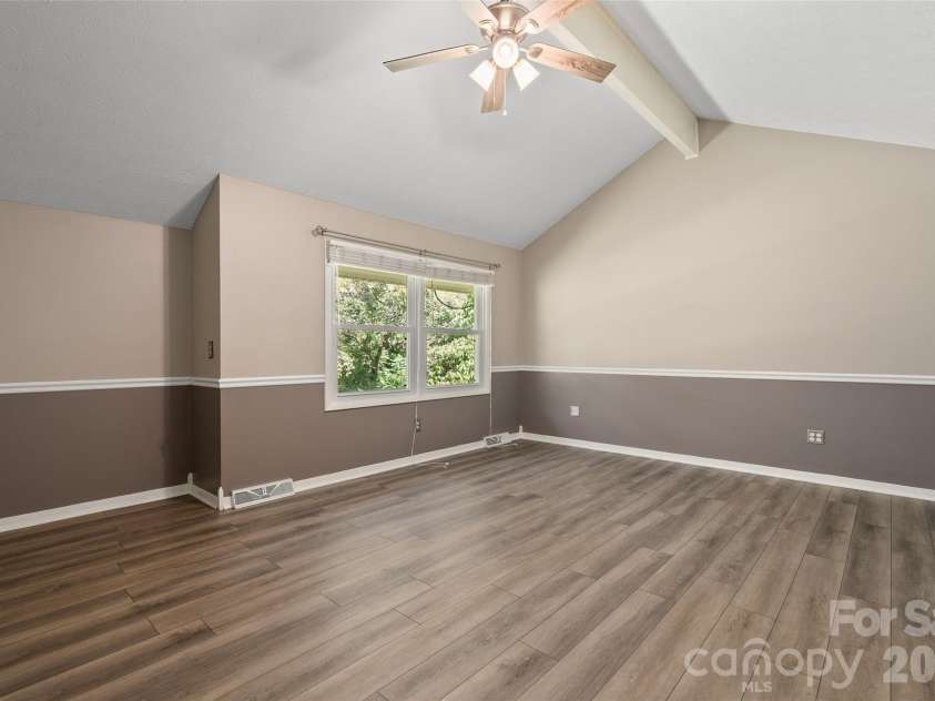 519 Nellie John Drive, Clyde, NC 28721.  MLS# CAR4395916, YatesRealty ID 32610. 