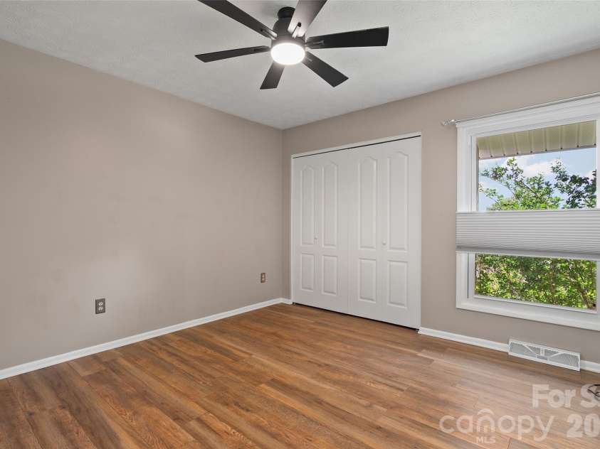 519 Nellie John Drive, Clyde, NC 28721.  MLS# CAR4395916, YatesRealty ID 32610. 