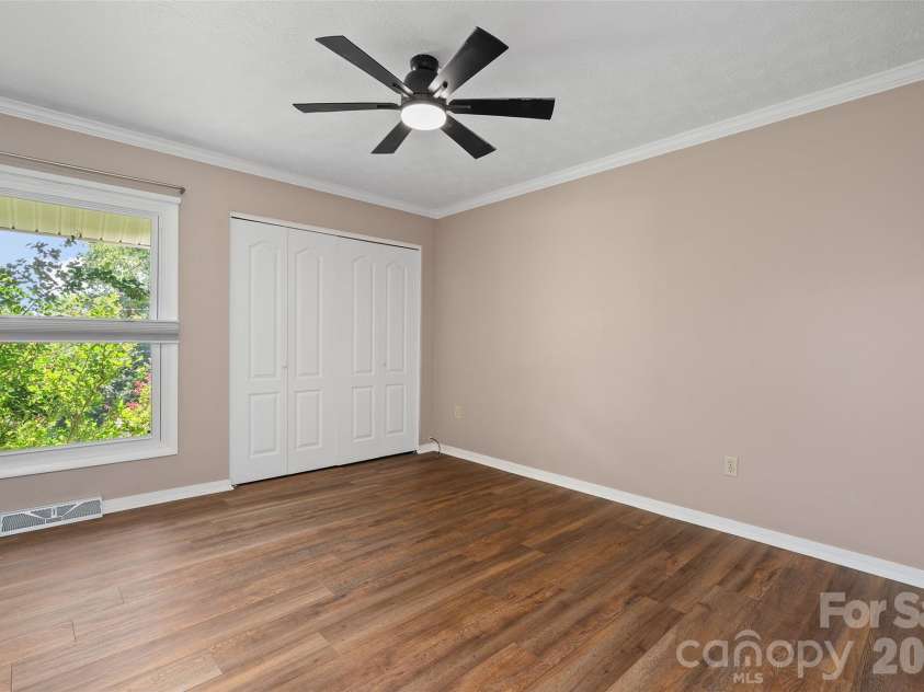 519 Nellie John Drive, Clyde, NC 28721.  MLS# CAR4395916, YatesRealty ID 32610. 