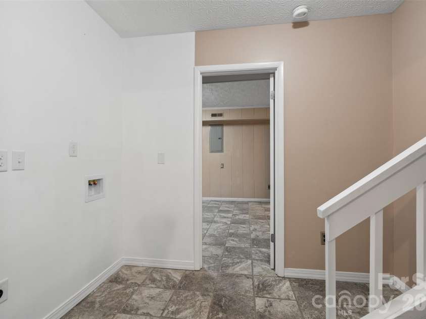 519 Nellie John Drive, Clyde, NC 28721.  MLS# CAR4395916, YatesRealty ID 32610. 