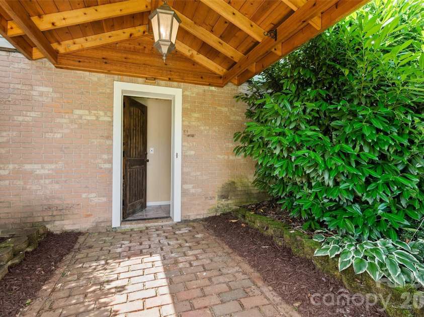 519 Nellie John Drive, Clyde, NC 28721.  MLS# CAR4395916, YatesRealty ID 32610. 
